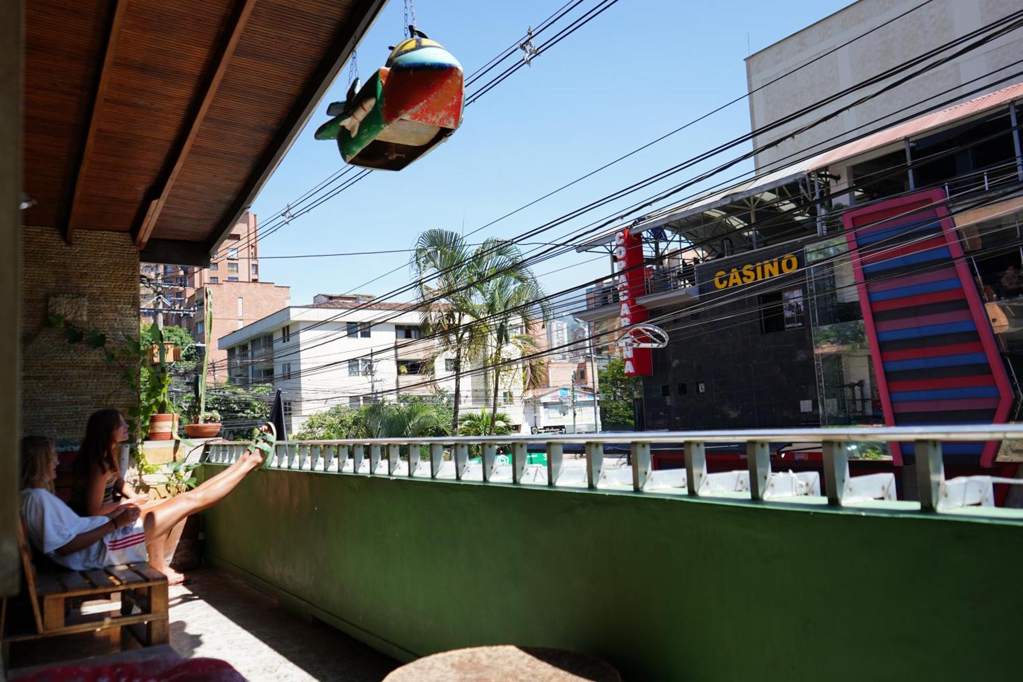 Casa Almarita - Hostal, Bar Y Restaurante Medellín Kültér fotó