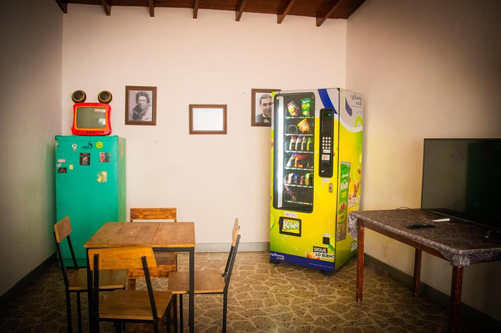 Casa Almarita - Hostal, Bar Y Restaurante Medellín Kültér fotó